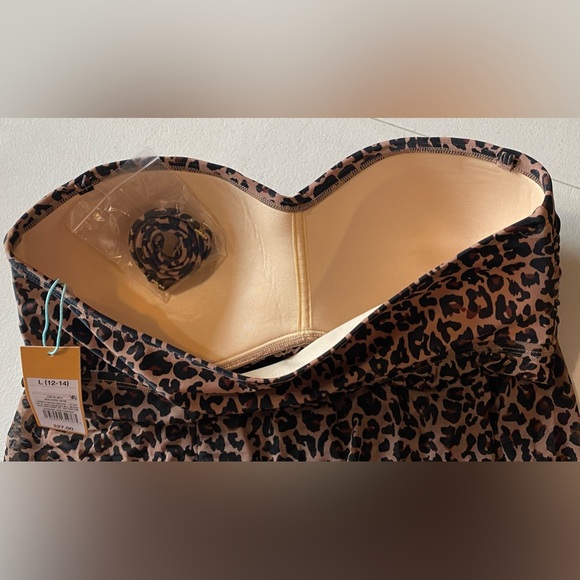 New Cheetah Swim Top
Medium (8-10)
Brown & Black
Adjustable Straps
Kona Sol - Picture 3 of 7